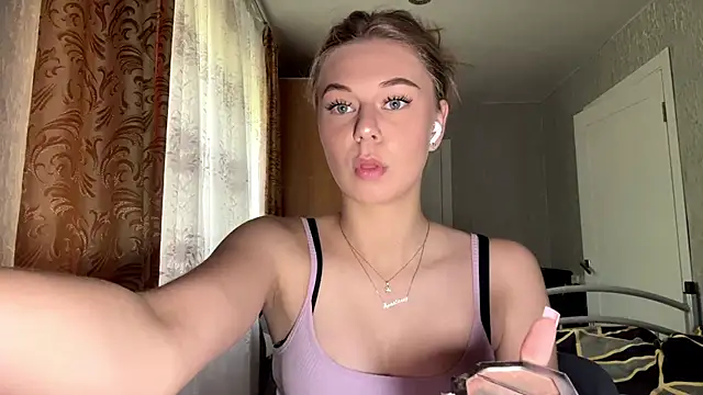 HoneysPiee Live XXX-Chat
