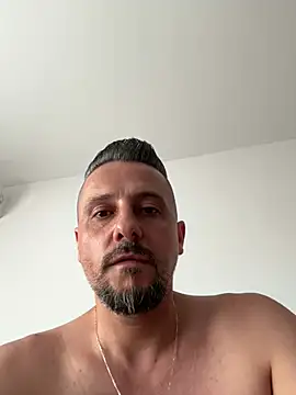 InsaneMattt Show in webcam