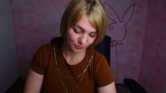 CuttieEmma Adlı Modelin Canlı XXX Sohbeti