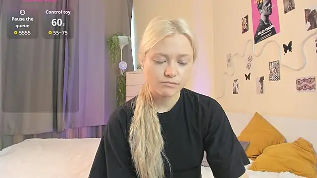MidnightPoise's Live XXX Chat