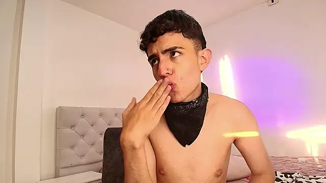 Eithan__wolf élő XXX-chatje