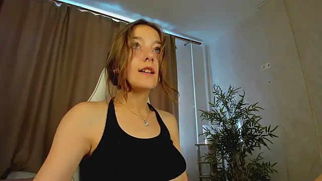 alis_tauber's Live XXX Chat