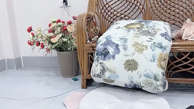 Sunflower-2k live XXX chat
