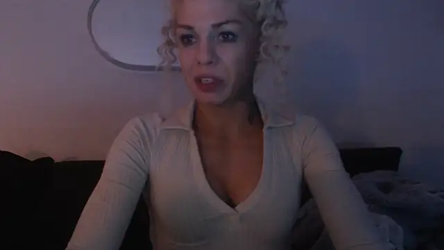 دردشة DesireableBlonde الجنسية المباشرة