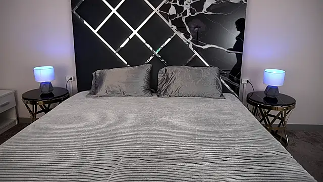 Chat XXX en directo de CyrenaLuxe