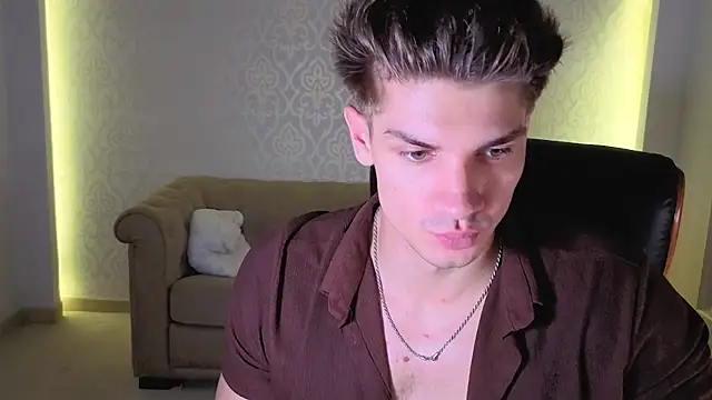 Онлайн чат XXX MaxKaiden