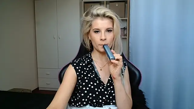 KristineGlow Live XXX-Chat
