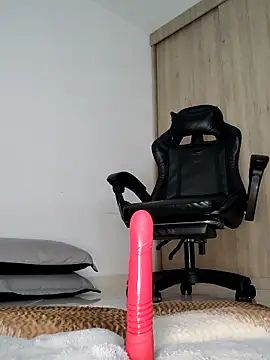 Chat +18 de Lia_Hurley ao vivo