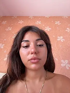 צ'אט XXX בשידור חי של SilkyMira