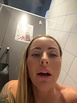 Chat XXX en directo de EmaSalis