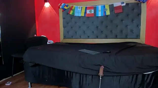 YayaHilton's Live XXX Chat
