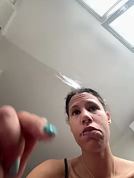 Chat XXX en directo de AaliyahHarris