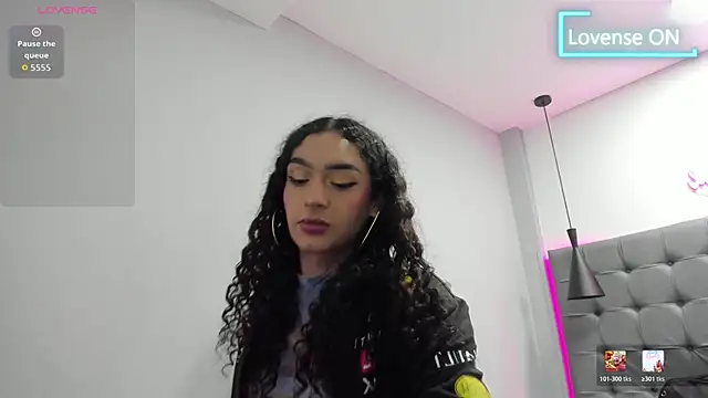 scarletcherry18 Adlı Modelin Canlı XXX Sohbeti
