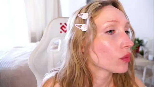 mell_issa_'s Live XXX Chat