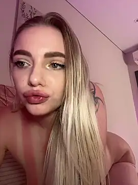 Chatroom XXX en direct de HugeBoobsAlice