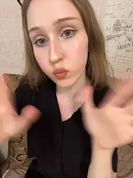 MeowyChans Adlı Modelin Canlı XXX Sohbeti