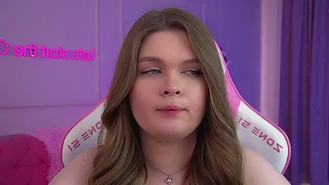CrystalLyons' Live XXX Chat