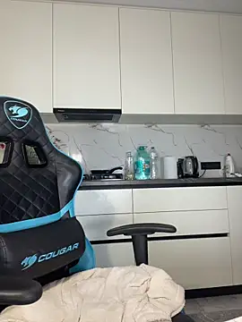 CurlyLara's Live XXX Chat