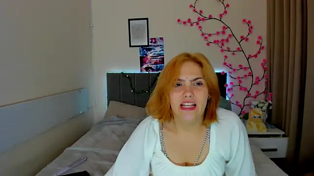 DellaRows élő XXX-chatje