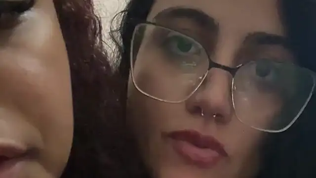 عرض كام MENINAS_70