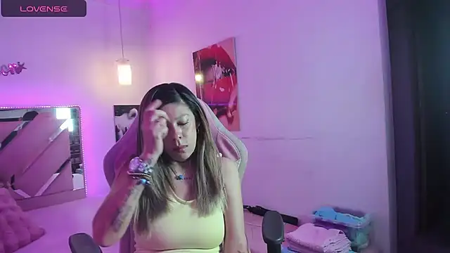 Chat +18 de Karly_moon ao vivo