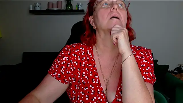 JoannaAndNeighbour's Live XXX Chat