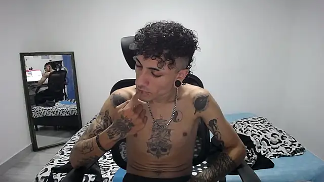 present_the_magic live XXX chat