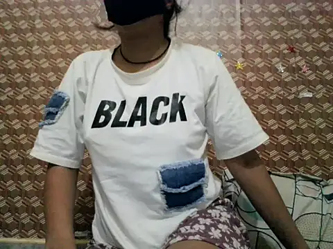 Anamika_Rathor élő XXX-chatje