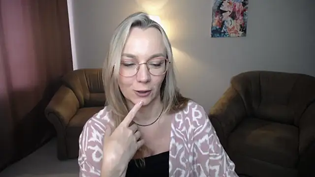 Chat +18 de Ava_Elior ao vivo