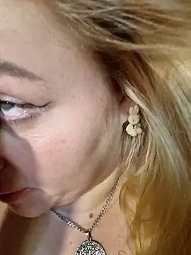 Chat +18 de LianaJu ao vivo