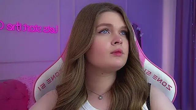 CrystalLyons' Live XXX Chat