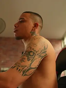 AlphaMasterXxx – Live XXX-chat