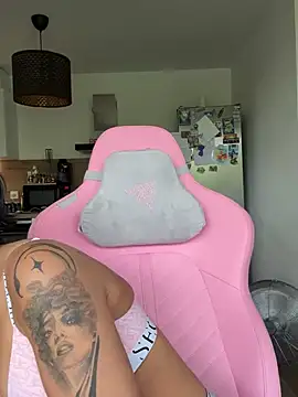 LaPetiteKimn Live XXX chat