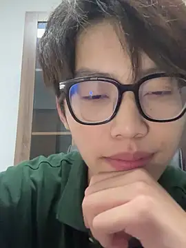 Ethan7063's Live XXX Chat