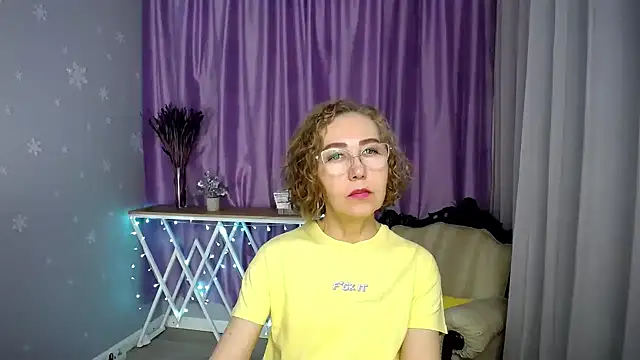 queen_a_n_i Adlı Modelin Canlı XXX Sohbeti