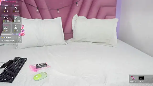 hornybarelylegalgirl Chat XXX live