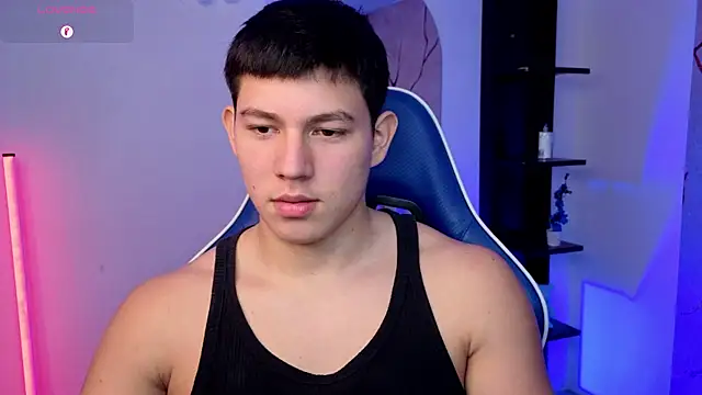 JamesCr_ Adlı Modelin Canlı XXX Sohbeti
