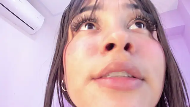 צ'אט XXX בשידור חי של camila_scoth