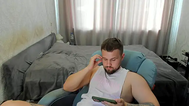 Vladik_b Live XXX Chat