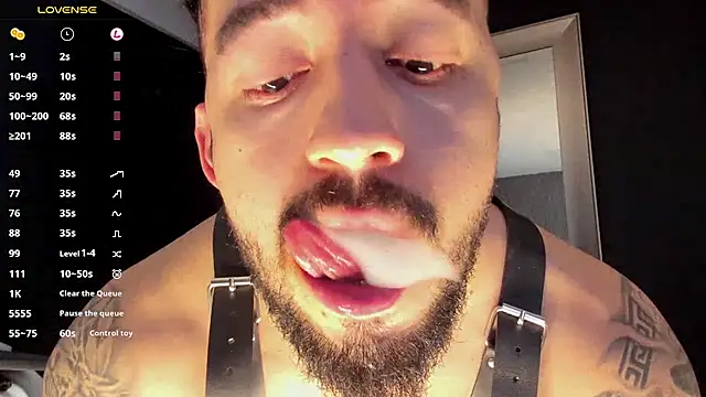 XXX chat uživo modela MarkWalker__