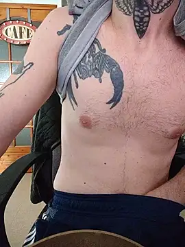 XXX chat uživo modela RacoonTv