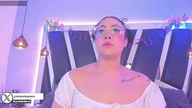 antonelllepiercee's Live XXX Chat