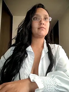 Esmeralda333 – Naživo XXX chat