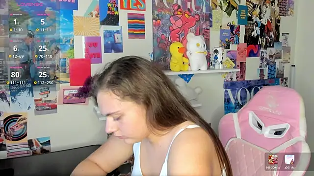 Chat +18 de elara_sunbeam ao vivo