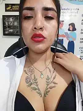 MAYE__13 élő XXX-chatje