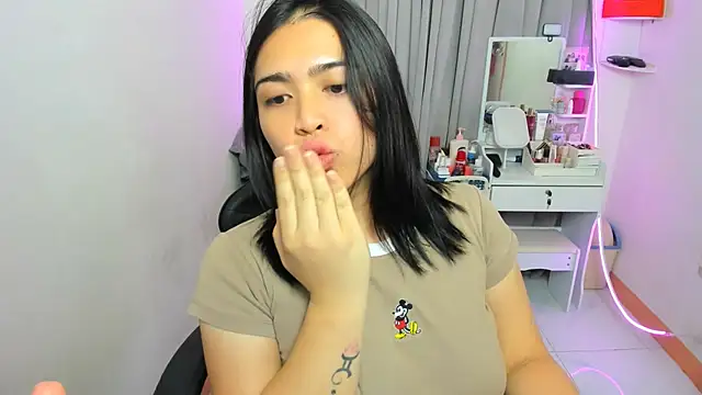 BubbbleButtDemi: вебкам-шоу