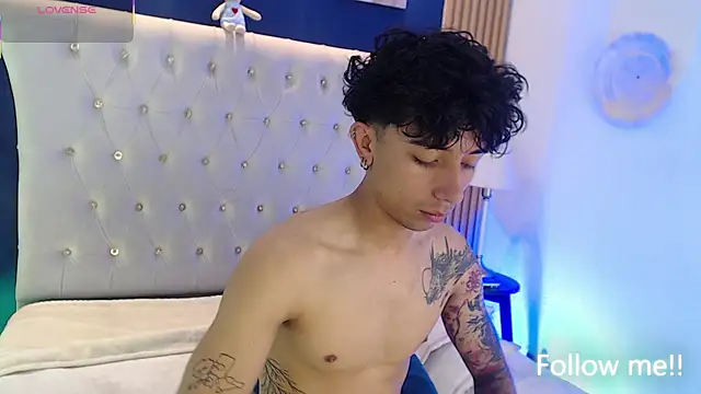 צ'אט XXX בשידור חי של Aiden_Rivers_