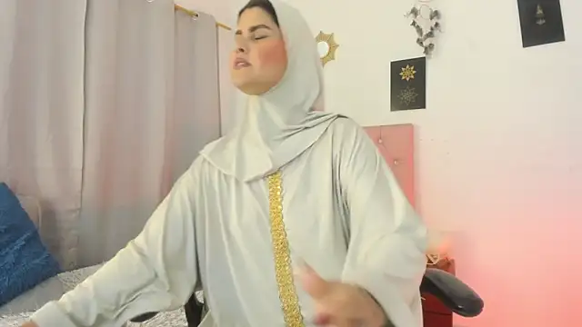 AishaAmin_ Chat XXX in diretta