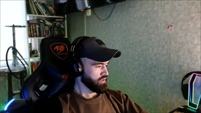 XXX chat uživo modela _Serious_Man