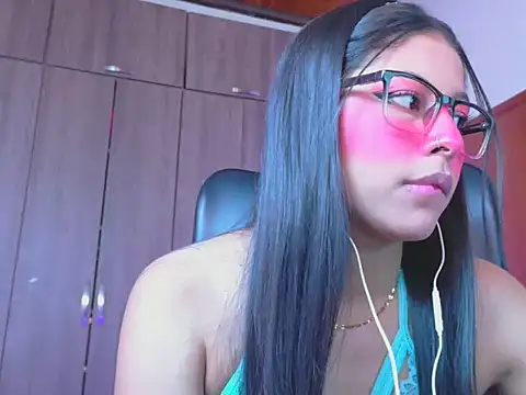 _ALLYSON18_ Adlı Modelin Canlı XXX Sohbeti